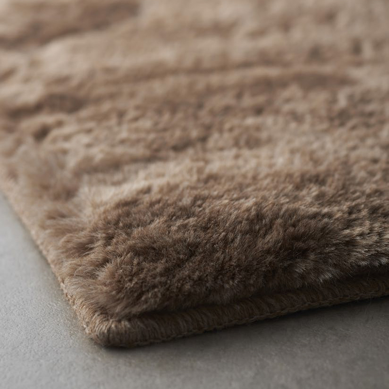 シンプルで使いやすいラグマット「LAX FUR(ラックスファー)」のおしゃれなデザイン